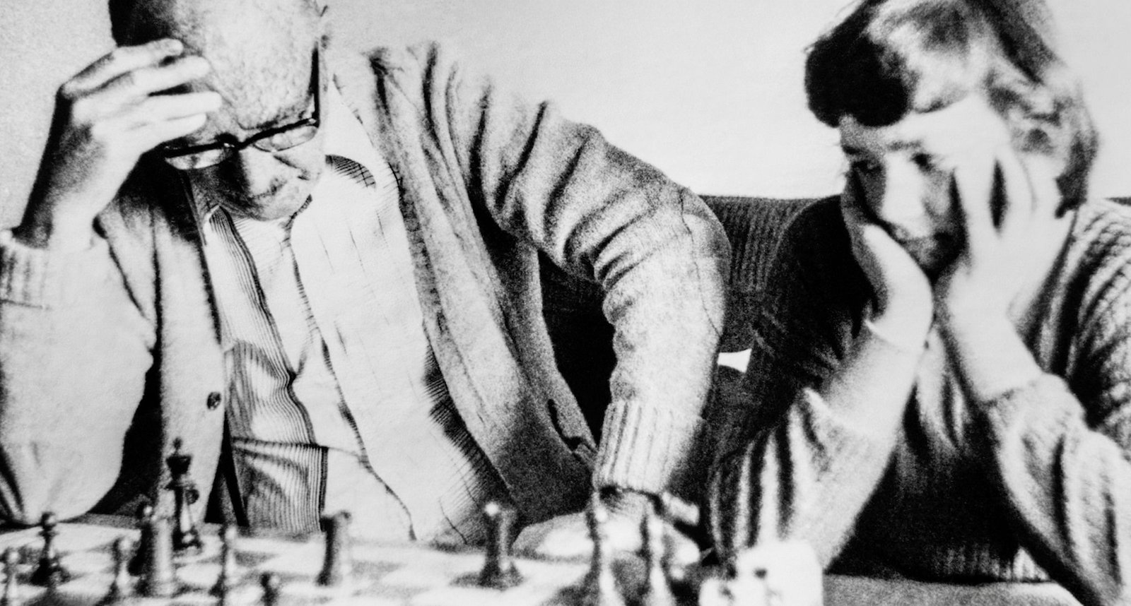 Sebastian Korman: Studying chess with Bryan Backmansson in 1978. Photo by Ismo Korhonen.